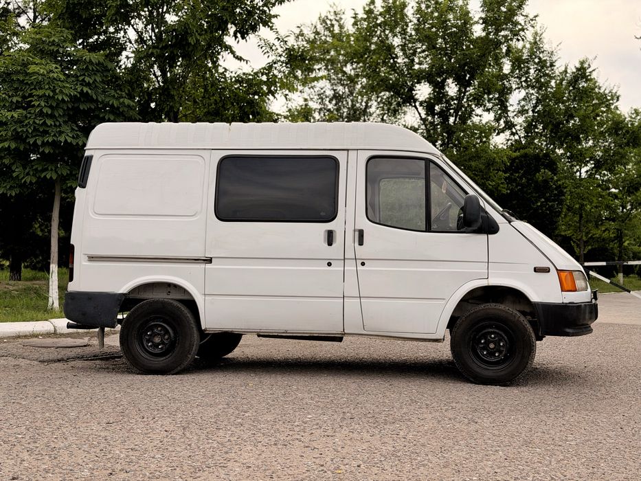 Ford Transit  sotiladi