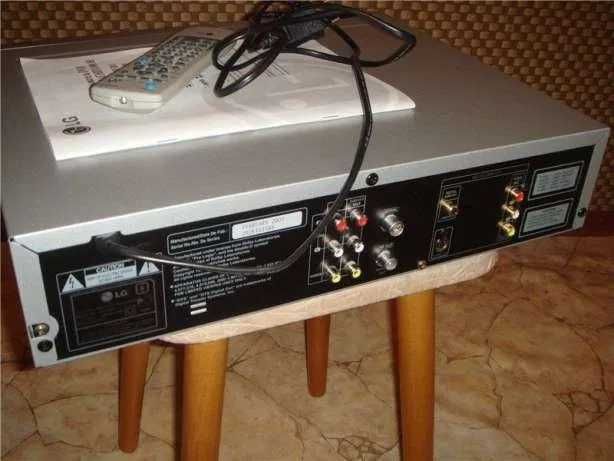 Комби проигрыватель DVD/VHS «LG DC—592W»