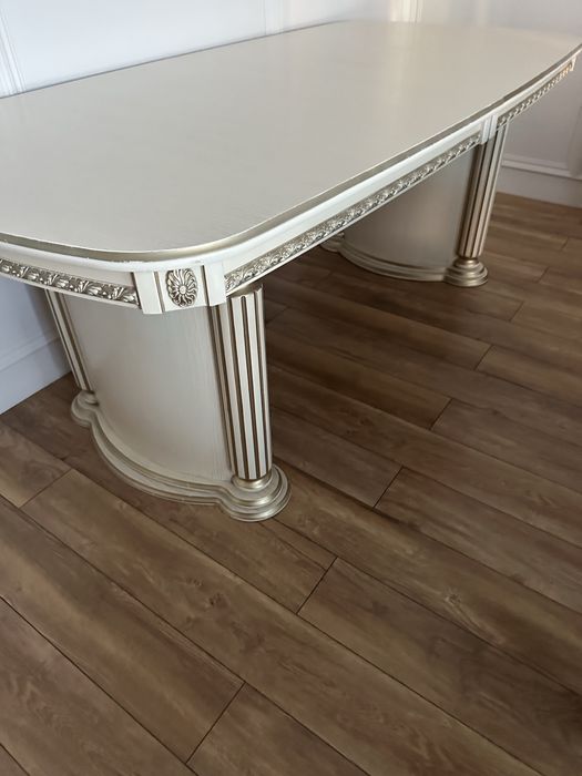 Стол в хорошем состлянии