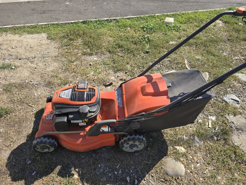 Vand masina de tuns gazonul husqvarna lc347vi