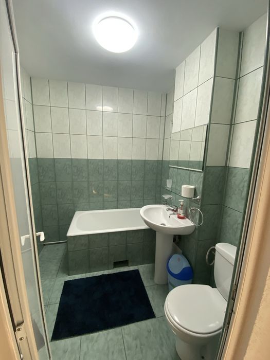 Inchiriez apartament  2,5 camere Tractorul cu 2 locuri de parcare