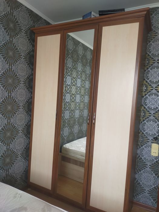 Спальный гарнитур ( Кровать шкаф комод тумба зеркало )