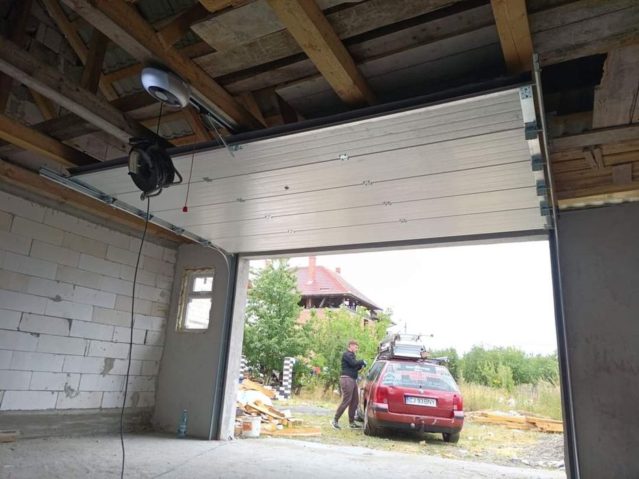 Usa de garaj secționala