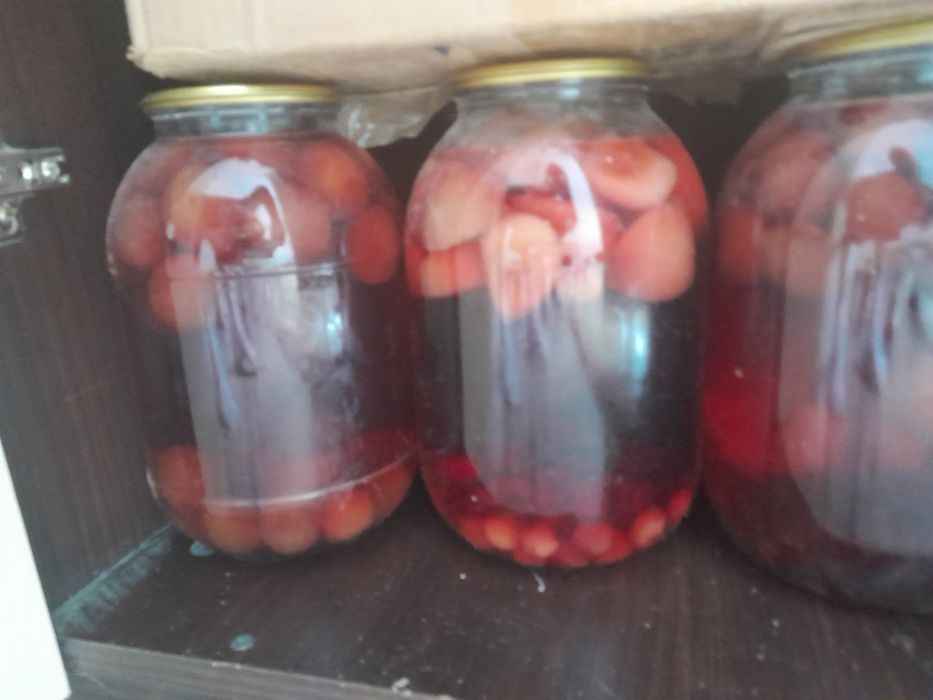 Компот,салаттар бар