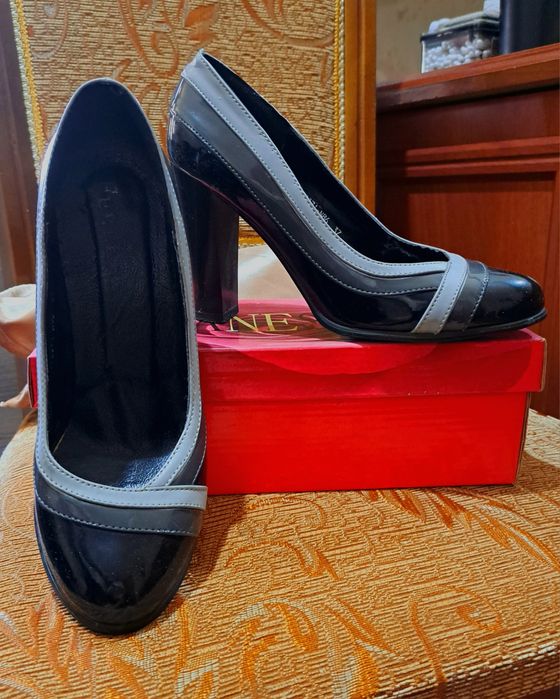 Классические туфли-лодочки на каблуках