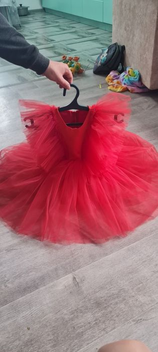 Продам  на  3 годика платье