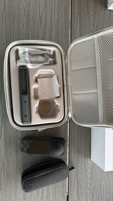 Pachet Insta360 x5 - Essentials Bundle + u-bolt moto