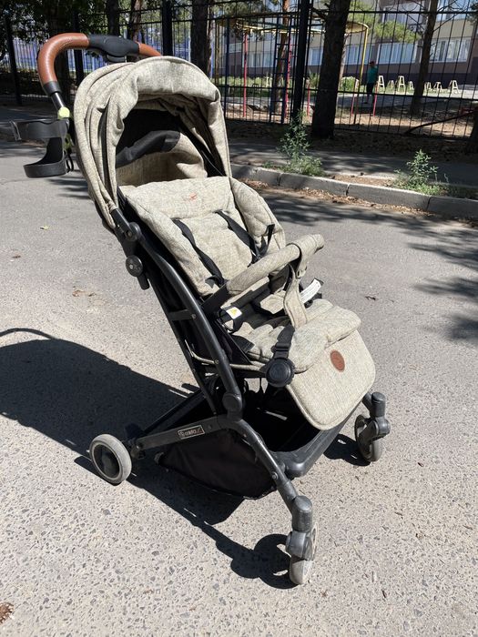 Продам прогулочную коляску