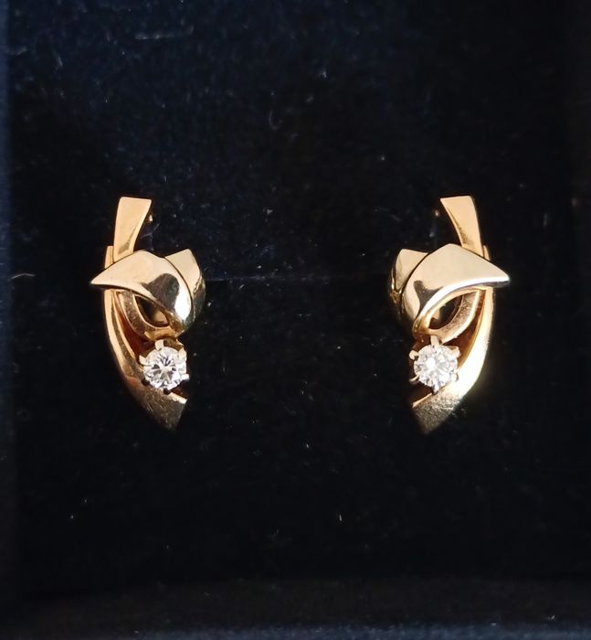 Золотые серьги с бриллиантами