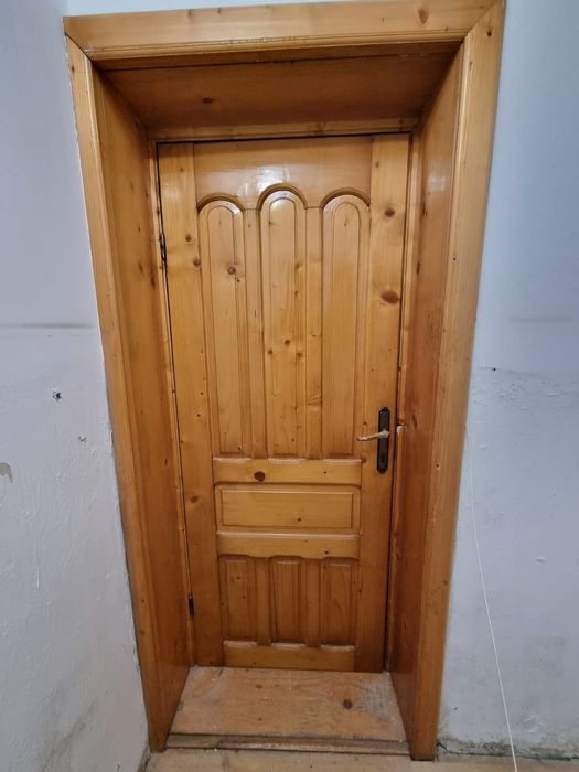 Usa din lemn de brad