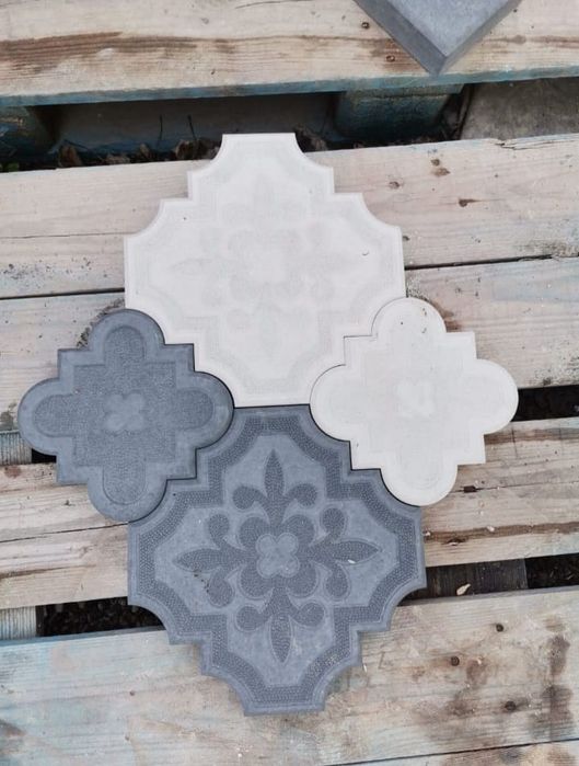 Pavaj si capace de gard