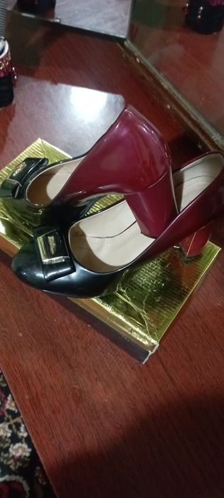 Tufliy ayollar oyoq kiyimi