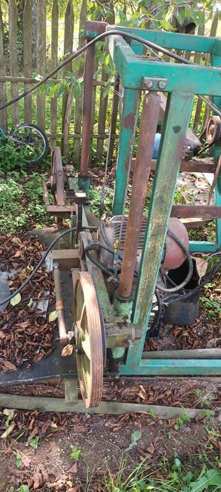 Vînd bazic orizontal forte puțin folosit cu ridicare coborâre la