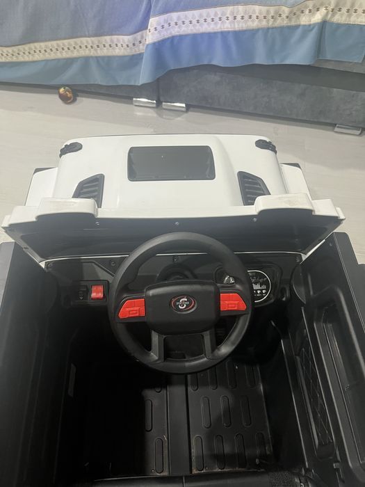 Детскую машина  электрическии