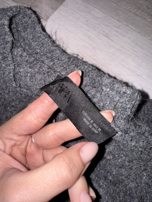 сива жилетка zara