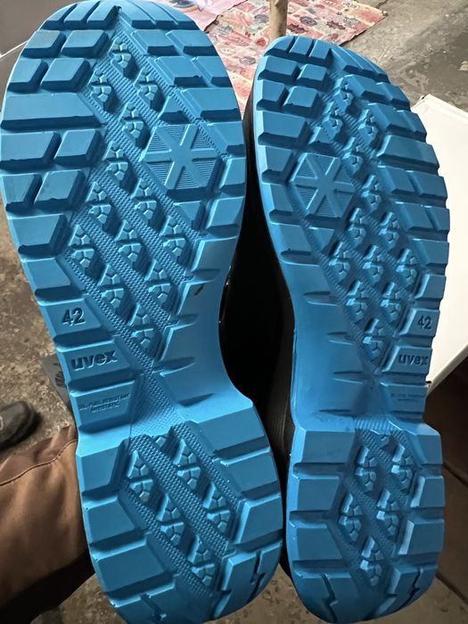 Vand bocanci protectie Uvex marimea 42