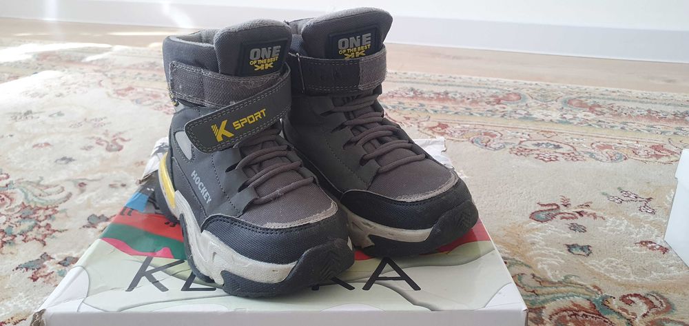 Продам детскую обувь