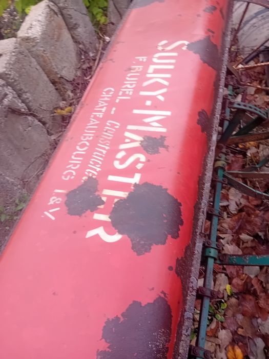 De vânzare ulei și altele plus  un circular după tractor