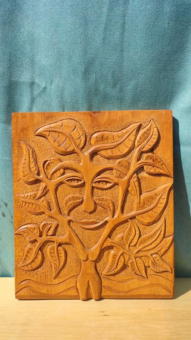 Дърворезба "Женска сила"-Арт изкуство, уникален подарък и декор
