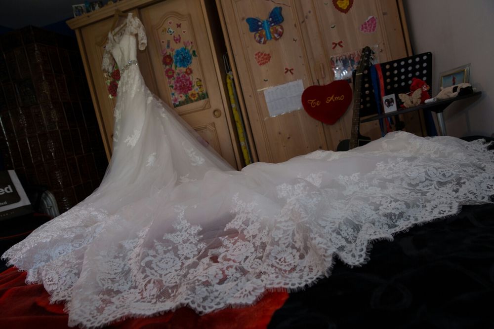 Rochie de mireasa deosebit de frumoasă făcută pe comandă în Spania.