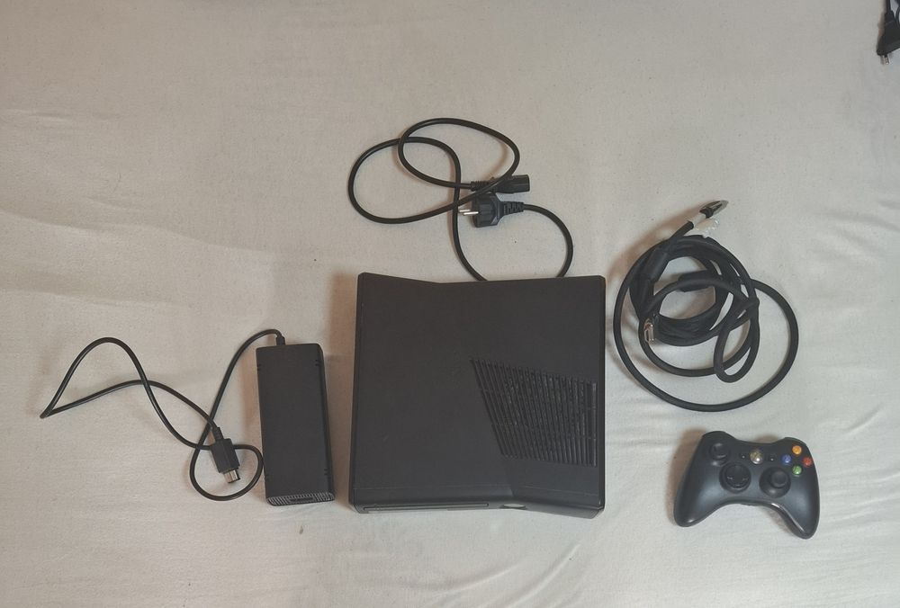 Xbox 360 cu 94 de jocuri!! Urgent ,vreau sa vând pana pe 13 august va rog