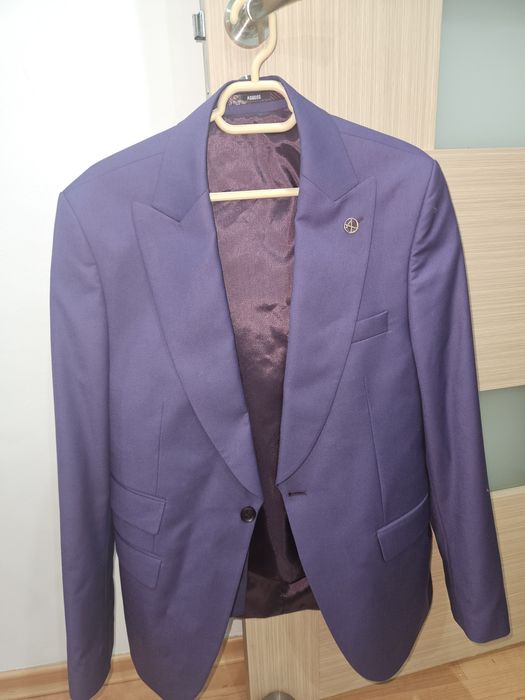 Vând costum barbati