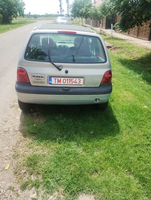 Vand Renault Twingo unu de 1,2 benzina, 16 valve din 2001, cutie manuala