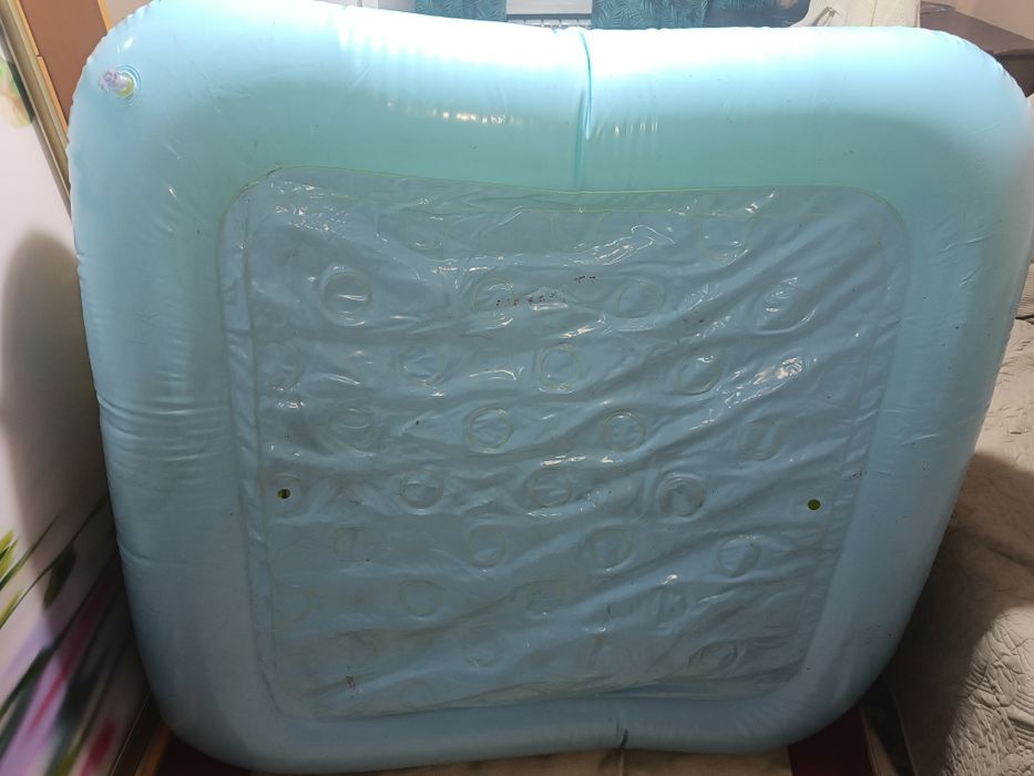 Продам детский бассейн 90*90*75