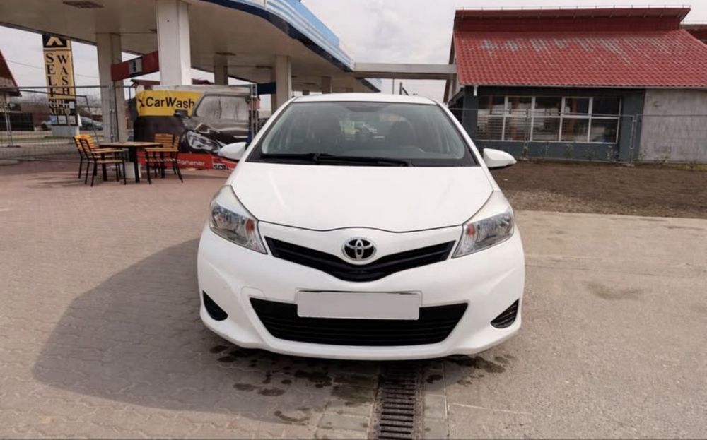Toyota Yaris 2012 1.3 benzina