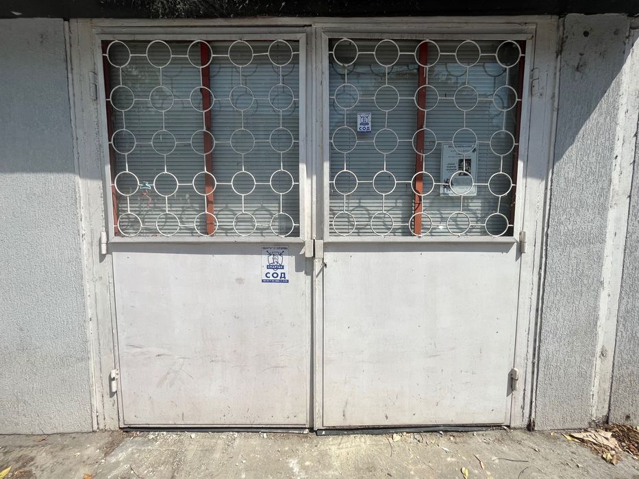 Метална гаражна врата