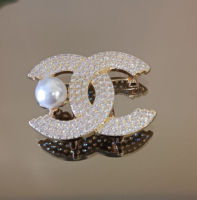 Стилни брошки топ модели