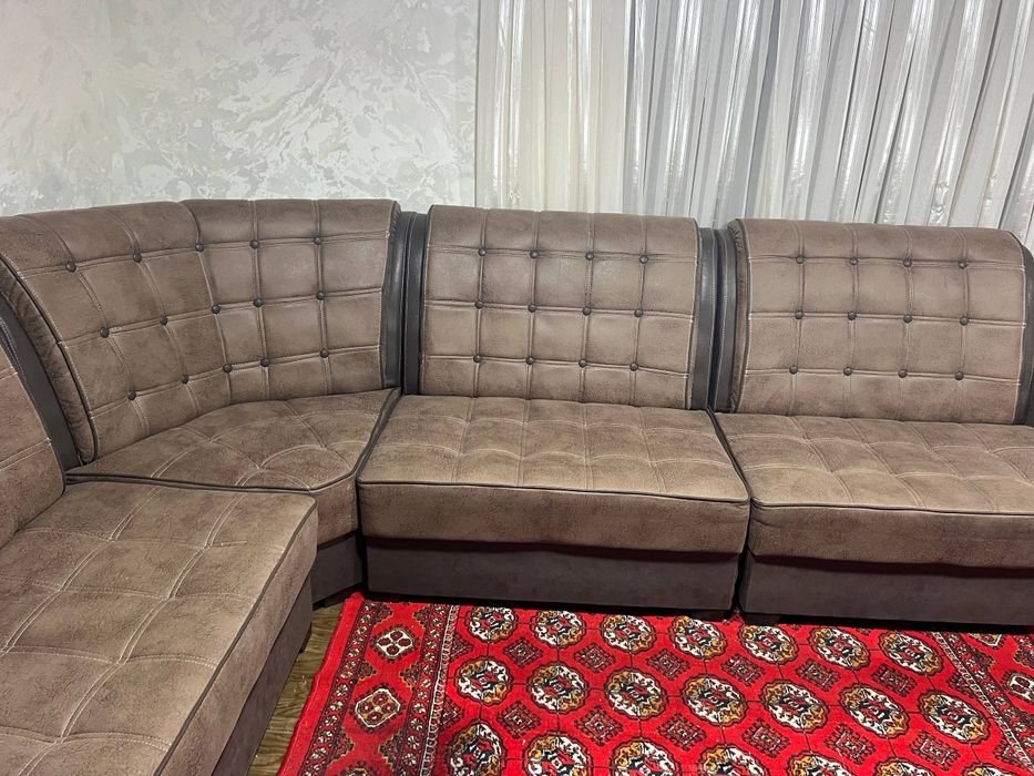 Диван сотилади Продаётся