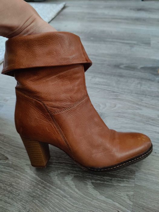 Botine maro, din piele, cu toc