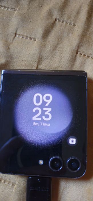 Galaxy Z flip 5 за части