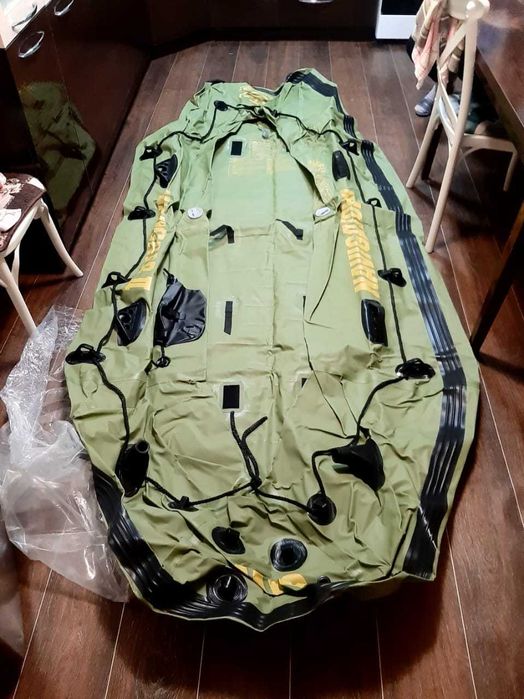 Лодка резиновая . Длина 3,1 м