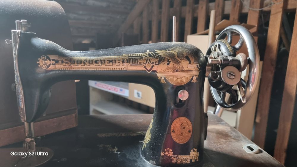 Mașina de cusut antica Singer(are peste 100 de ani)