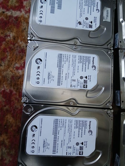 Vand hard disk uri de diverse categorii