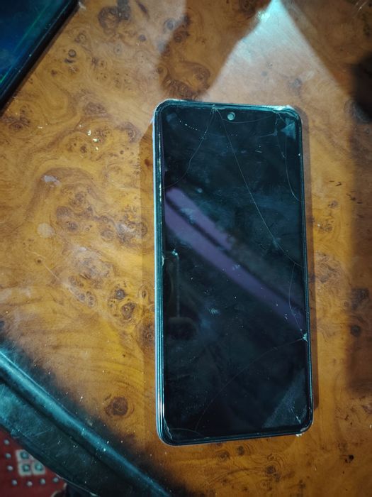 Telefonlar sotiladi yaxshi ishlaydi