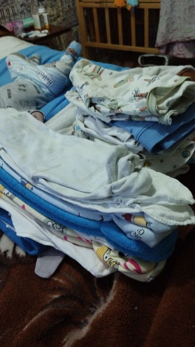 Отдам детские вещи от 0 и примерно  до 2-3 месяцев