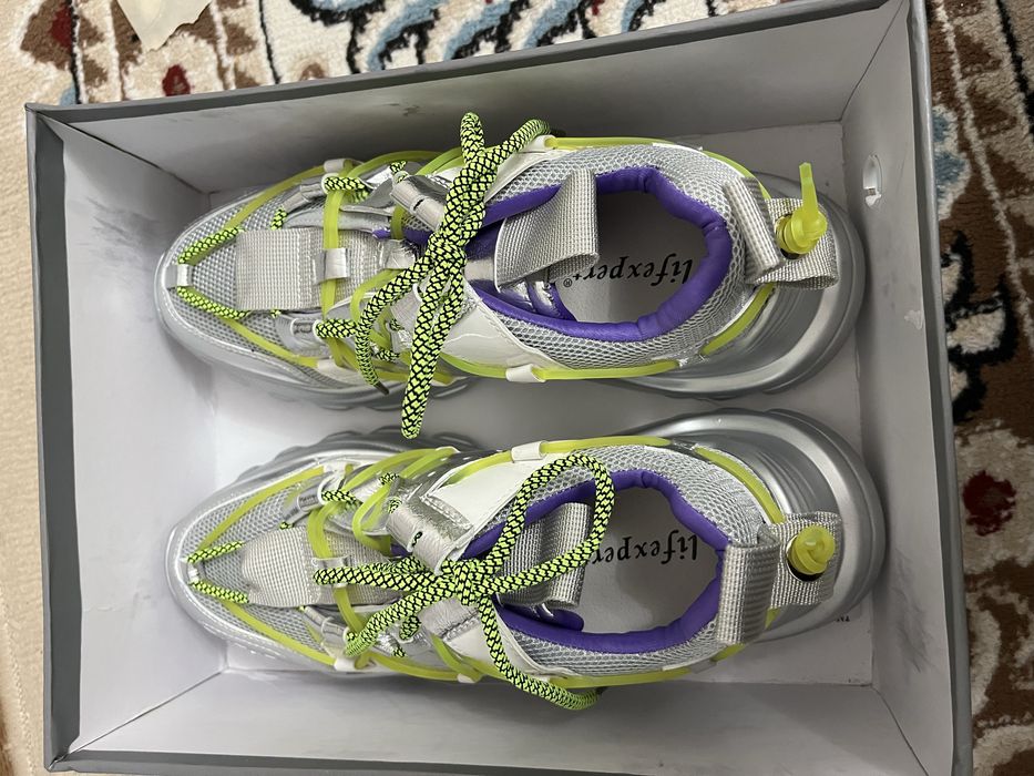 спортивный обувь