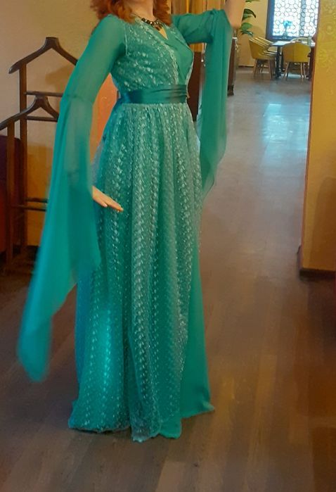 Платья продаю бу