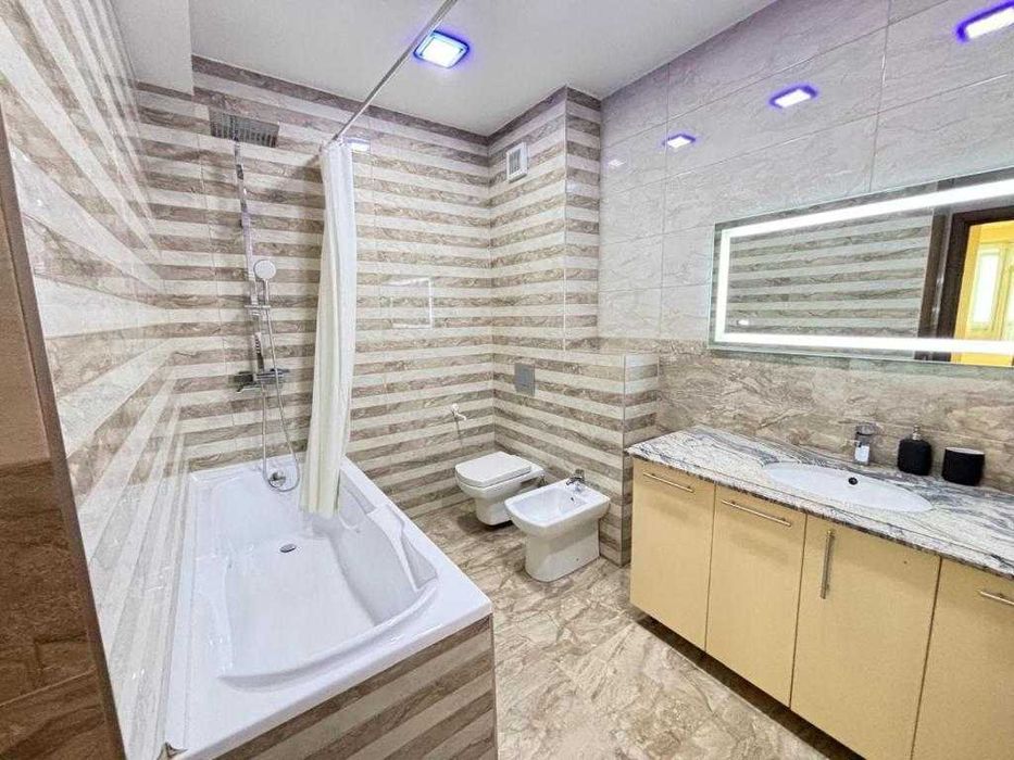 3 camere, 100m², zona Coresi, vedere munte, 2 băi, disponibil imediat