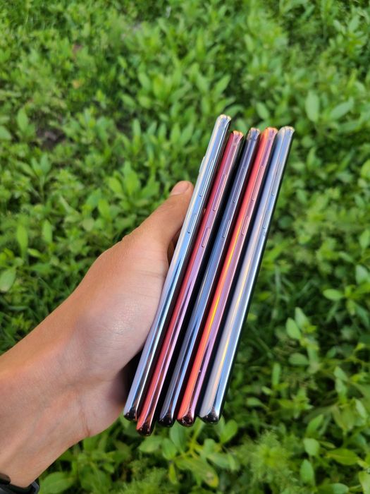 Samsung Galaxy S10 Plus DUOS. OzU 8 GB. Hotira 128 GB. Rangi Har Xil