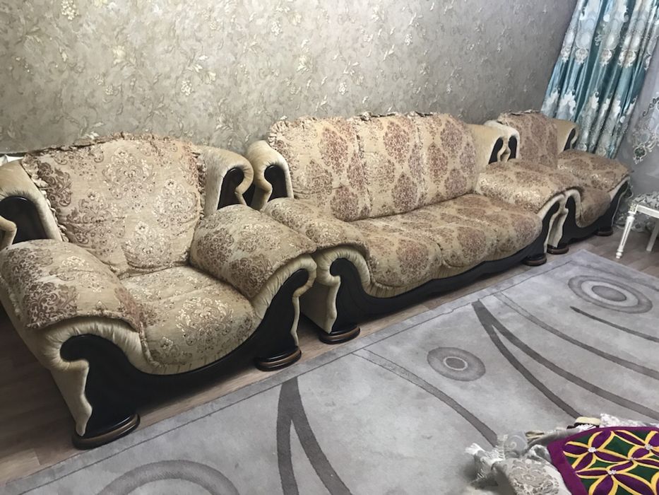 Срочно продам шикарный диван