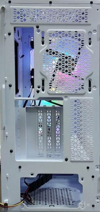 Белый игровой кейс под сборку ПК (4х ARGB fan)