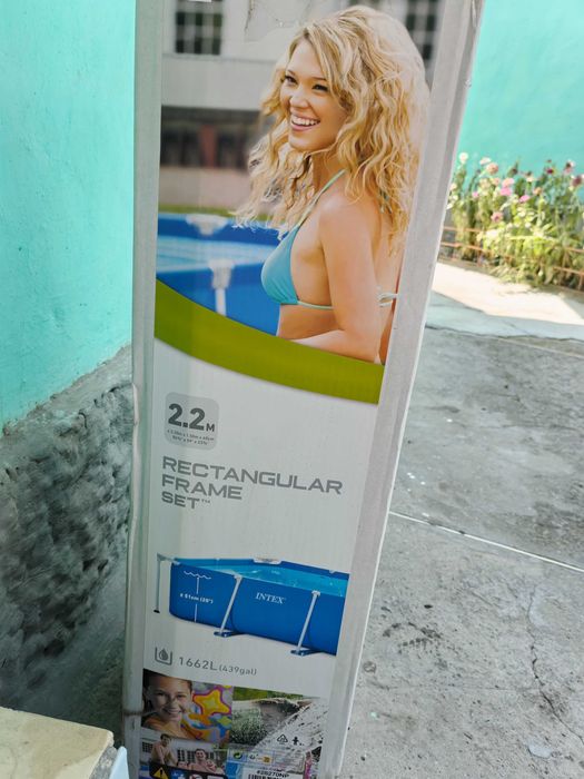 Бассейн каркасный Intex прямоугольный.