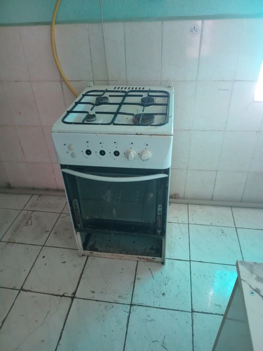 Продам газову плиту.