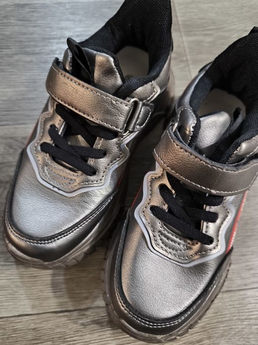 Новые кроссовки. Р. 31