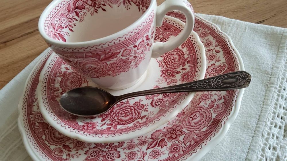 Villeroy & Boch,серия Burgulend/ 4 сета

Чаша само с подложна чинийка