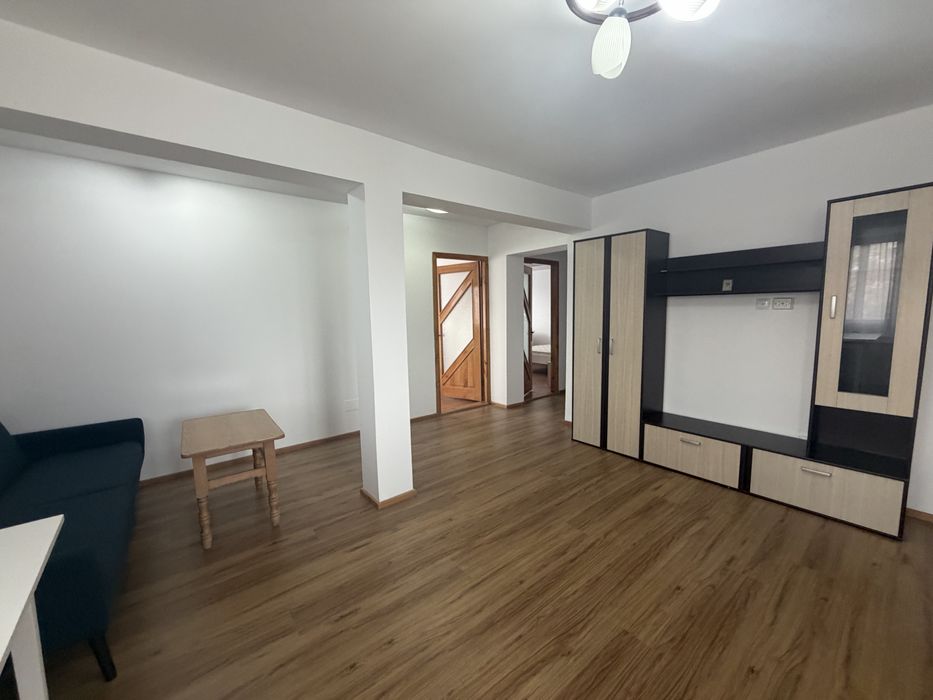 Inchiriez Apartament cu 3 camere Bl. Poitiers